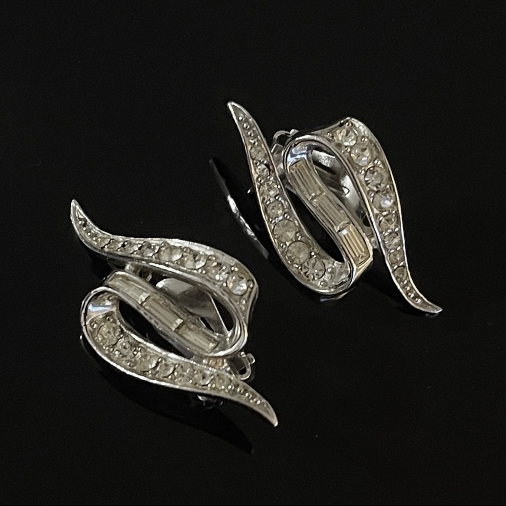 ✨Unique Vintage Signed Charel Clip On Earrings